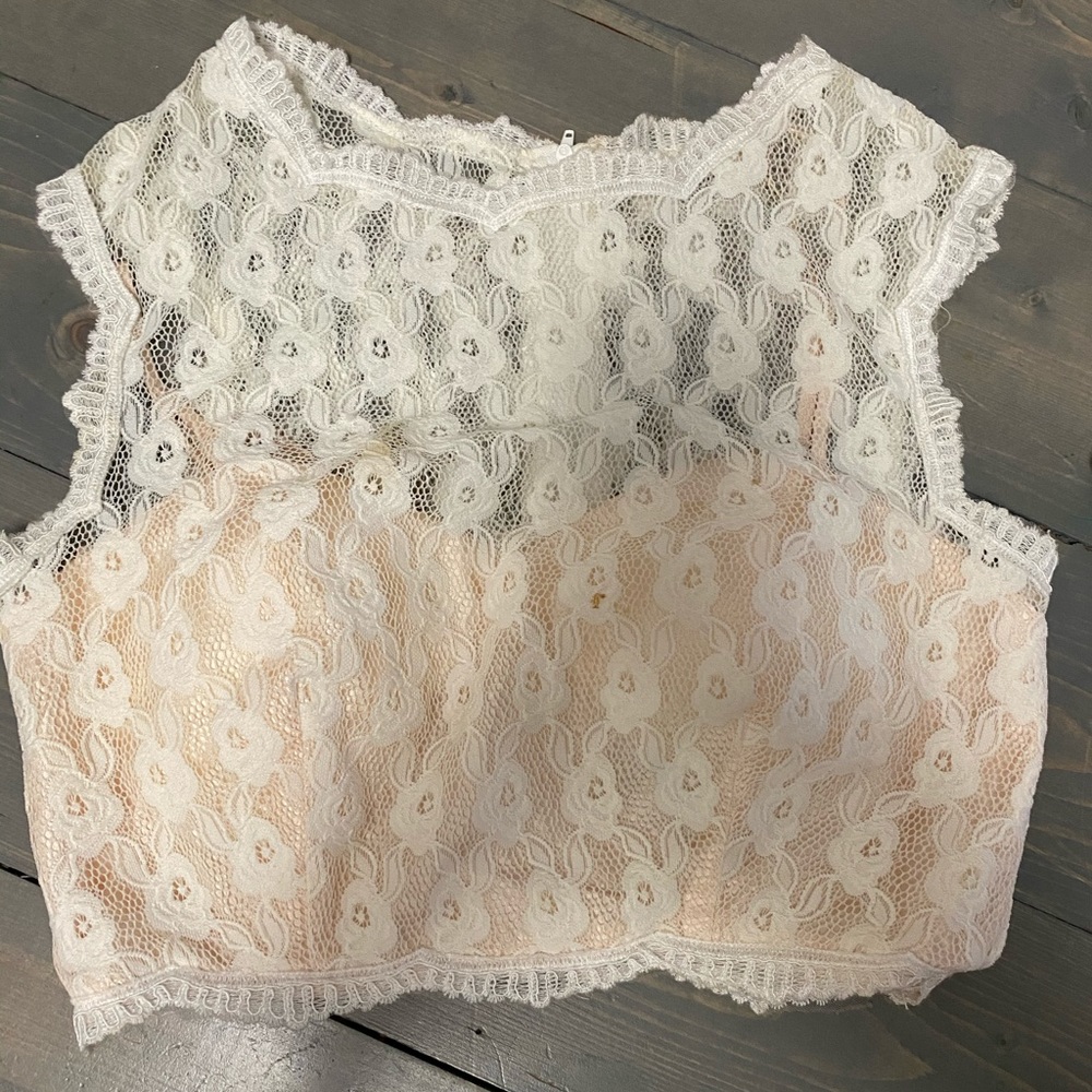 Jodi kristopher lace crop top 💰